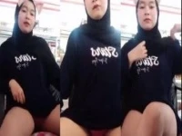 Ukhty Jilbab Hitam Bugil Show Memek