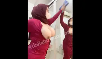 Tante Dahlia Hijabers Montok Tobrut Banget