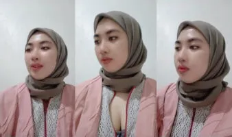 Mumpung Lagi Sepi Hijaber Marsya Pamerin Belahan Dada Hijaber