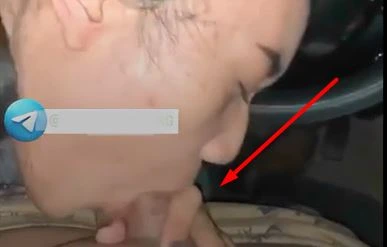 Minta Pacarku Nyepong di Mobil Crot Mulut